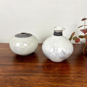 Set vintage di vasi in ceramica Raku Studio firmati Hahn 2004 Kauai: decorazione minimalista Wabi-Sabi