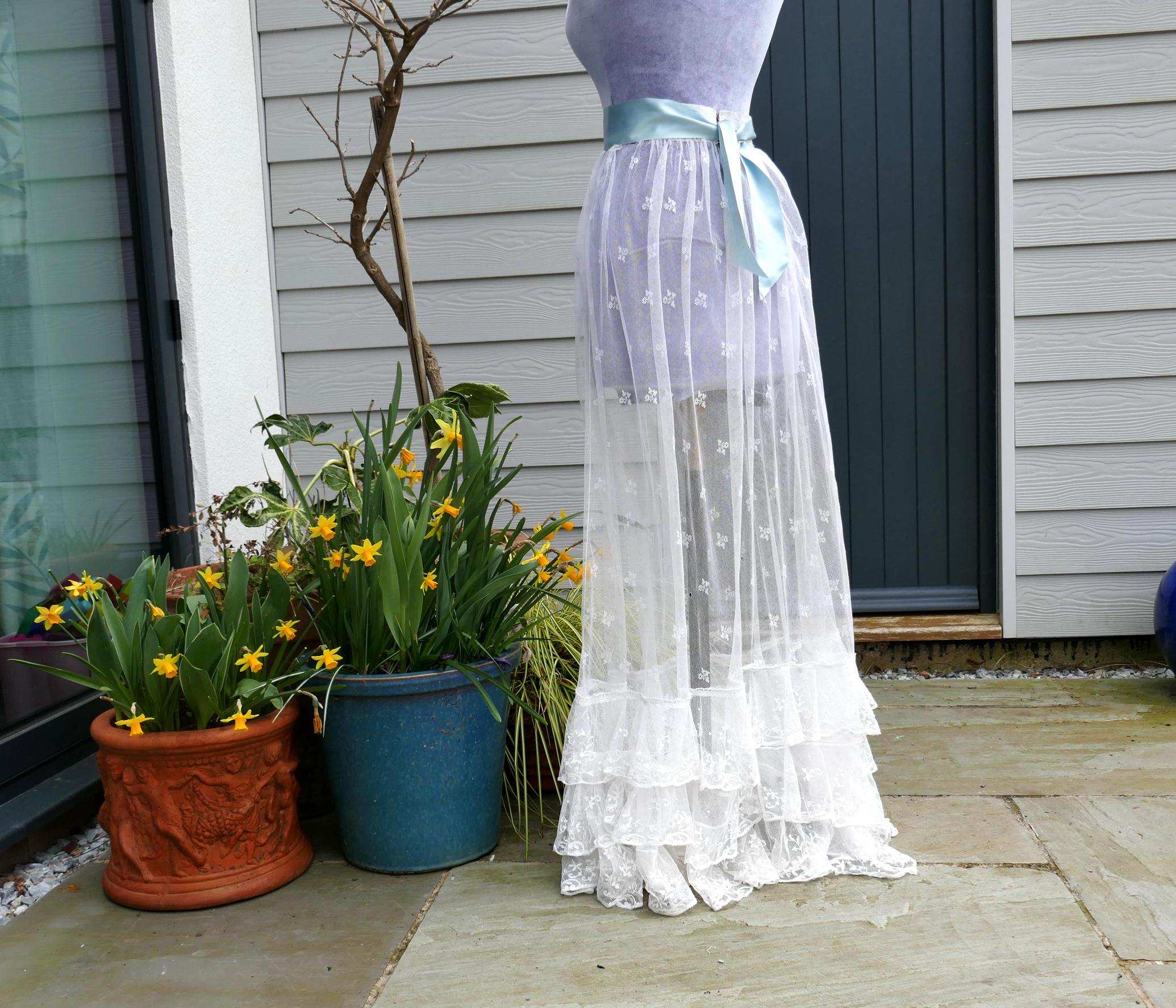 ワンピース vintage tulle dress Ruffles Off-the-Shoulder Tiered Tulle Dress With Slit – DUNTERY