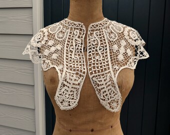 An Antique Handmade Cream Cluny Lace Collar with Raised Wheatear Detail