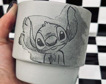 Handgemaakte steekmok, schattige Disney-geïnspireerde mok, unieke keramische koffiemok, cadeau voor Disney-liefhebbers en vrienden