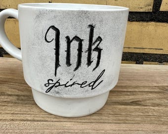 Handgemaakte tattoomok geïnspireerd op het ouderwetse ontwerp TRAGIC kalligrafie, unieke koffiemok van een kunstenaar, cadeau voor tattooliefhebbers