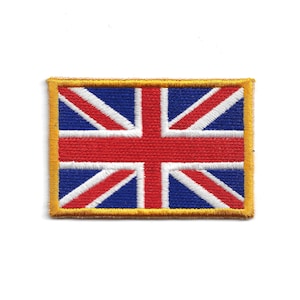 Könnte beinhalten: Gestickter Aufnäher mit dem Union Jack, der Flagge des Vereinigten Königreichs. Das Design zeigt einen blauen Hintergrund mit roten und weißen diagonalen Streifen und einem roten Kreuz. Der Rand ist gelb.