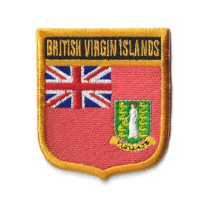Può includere: Una toppa ricamata in oro con le parole "British Virgin Islands" in lettere nere. La toppa presenta la bandiera delle Isole Vergini Britanniche, che include l'Union Jack e lo stemma del territorio.