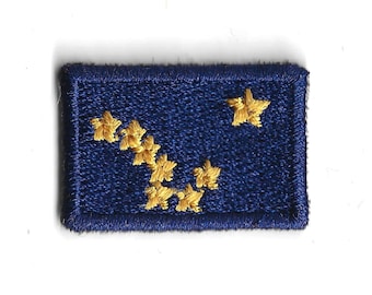 Naszywka z miniaturową flagą Alaski – haftowana odznaka – sztandar stanowy – pamiątka z podróży / mini naszywka do prasowania