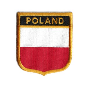 Peut inclure: Un écusson brodé rouge et blanc avec une bordure dorée et le mot "POLAND" en lettres noires.