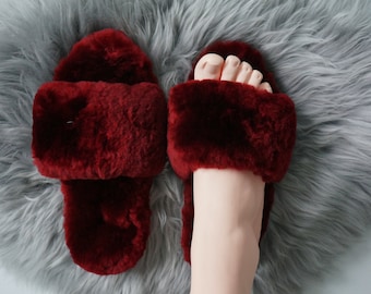 Handcrafted Luxury Australian Sheepskin Slippers - The Perfect Eco-Friendly Gift for All Seasons