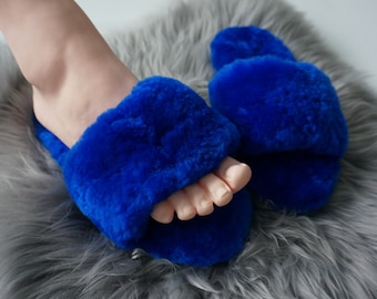 Handcrafted Luxury Australian Sheepskin Slippers - The Perfect Eco-Friendly Gift for All Seasons