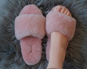 Handcrafted Luxury Australian Sheepskin Slippers - The Perfect Eco-Friendly Gift for All Seasons