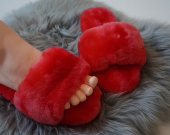 Handcrafted Luxury Australian Sheepskin Slippers - The Perfect Eco-Friendly Gift for All Seasons