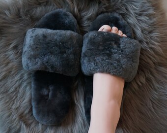 Handcrafted Luxury Australian Sheepskin Slippers - The Perfect Eco-Friendly Gift for All Seasons