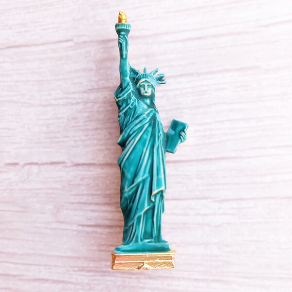 Vintage Statue Of Liberty Ringing Metal Bell 5 1/4 in high