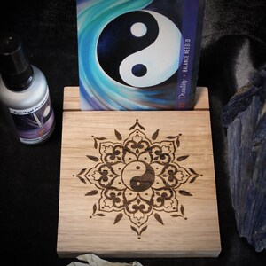 Yin Yang Oracle / Tarot single card holder Tasmanian Oak