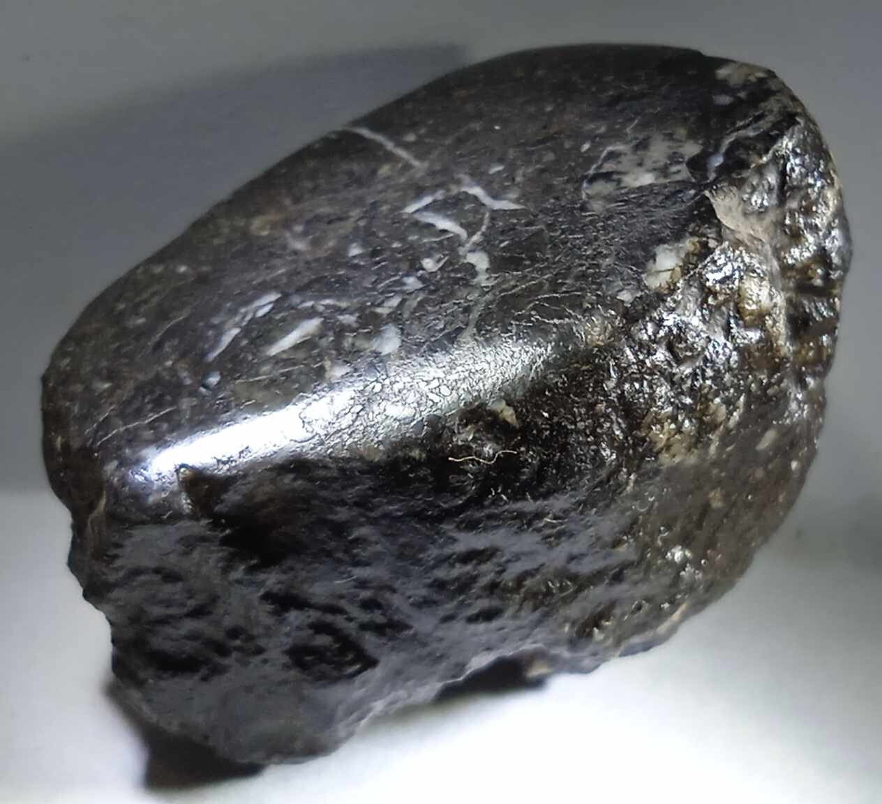 Magnificent and unique unclassified achondrite meteorite / 17.34 g