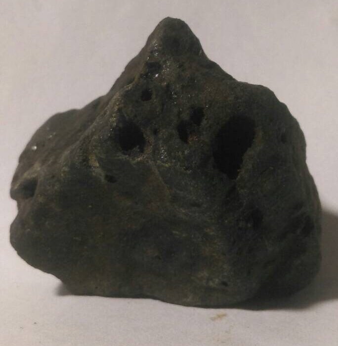 Météorite Lunaire Basalte Vésiculeux 13, 81 Gr