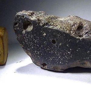 Mond-Achondrit-Meteorit, Ilmenit-Basalt, reich an Olivin / 13,09 g