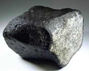 Superb and unique unclassified achondrite meteorite / 11.78 g