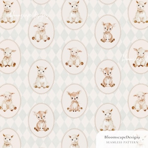 Op de afbeelding: Naadloos patroon met aquarel illustraties van lammeren en herten in ovale kaders, tegen een lichtblauw en wit ruitpatroon. De dieren hebben zachte bruine en beige tinten, met delicate strikjes. De tekst "BloomscapeDesigns" en "Seamless Pattern" staat rechtsonder.