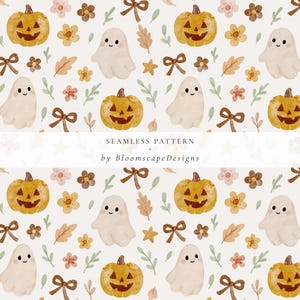 Può includere: Un motivo senza cuciture con illustrazioni ad acquerello di zucche sorridenti, fantasmi amichevoli, fiocchi, foglie, fiori e stelle nei toni dell'arancione, beige e marrone. Il testo "SEAMLESS PATTERN" e "by BloomscapeDesigns" è visibile.