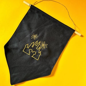 Schloss Feuerwerk Design, gestickte Pin Abzeichen Display Flagge, Wand Wimpel, Disney inspiriert