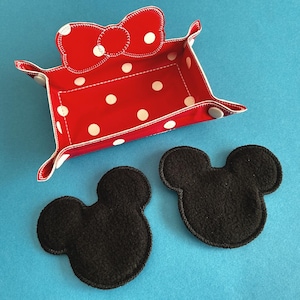 Vassoio portaoggetti da viaggio ispirato a Minnie Mouse, ricamato, bottoni automatici e automatici, vinile lavabile, tema Disney. Salviette riutilizzabili per il viso o per il trucco
