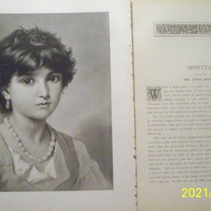 Könnte beinhalten: Ein Schwarzweißporträt eines jungen Mädchens mit lockigem Haar, das eine Perlenkette und ein schlichtes Kleid trägt. Das Bild stammt aus einem alten Buch und enthält Text über das Mädchen, Minetta.