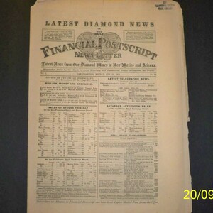 Könnte beinhalten: Eine Schwarzweiß-Zeitungsseite mit der Überschrift "LATEST DIAMOND NEWS" und "FINANCIAL POSTSCRIPT NEW LETTER". Die Seite enthält Börseninformationen, darunter Aktienverkäufe, Bullion, Geld und Wechselkurse.