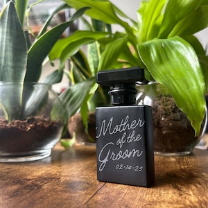 BOGO Flacone di profumo o colonia in vetro nero da 30-100 ml con incisione, perfetto per matrimoni, damigelle d'onore, testimoni dello sposo, padri