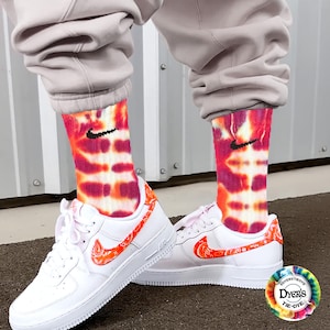 Tie Dye Socks Nike Purple Pink White Crew Socks Tie-Dye Dri-Fit rainbow sherbet Aesthetic Streetwear Skate Fashion Festival Cozy Unique