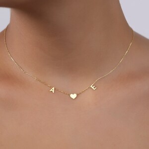Collar de amor con nombre personalizado Collar de corazón con letras espaciadas personalizadas de 14K Collar de cadena inicial de oro de 14k hecho a mano Collar de letras de oro delicado