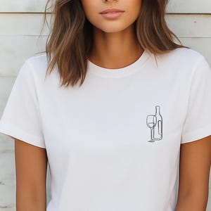 T-shirt unisex for wine friends, wine lovers, winemakers, wine tastings, sommeliers, wine festival wine clubs outfit, gift friends, father mother tee