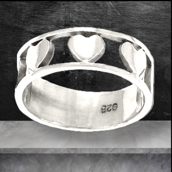 925 Sterling Silver Simple Design Interspaced Hearts Band Ring