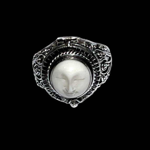 Balinese 925 Sterling Silver Hand-Made Ring with Round White Moon face W/Secret Compartment