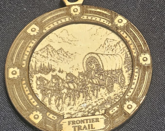 Frontier Trail Wooden Pendant – Handmade Western Wagon Scene Necklace – Rustic Pioneer Jewelr