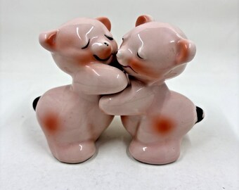 Vintage 1940's Van Tellingen Pink Bear Hug Hugging Salt & Pepper Shakers USA