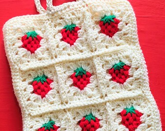 Bolso de ganchillo con diseño de fresa dulce