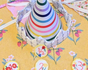 Corona de cumpleaños sostenible para bebés con insignias numéricas intercambiables para medio cumpleaños hasta los 3 años.