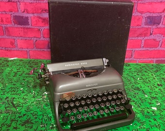 ULTRA RARE Fully Functional Remington Rand Deluxe Antique Typewriter x Glass Keys x 1940s x Case x New Ribbon x Ready to Use out of the Box