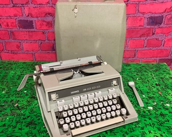 FUNCTIONAL Hermes 3000 antique typewriter x Gray with white keys x new ribbon x ready to use out of box x carrying case with key