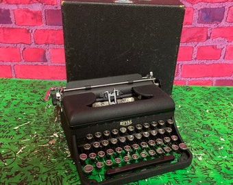 DECOR/REPAIR 1940s Royal Varsity Antique Typewriter x Glass Keys x Crinkle Black x Ultra Portable x Includes Case and key