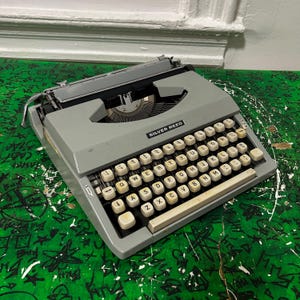Silver Reed Typewriter - Etsy