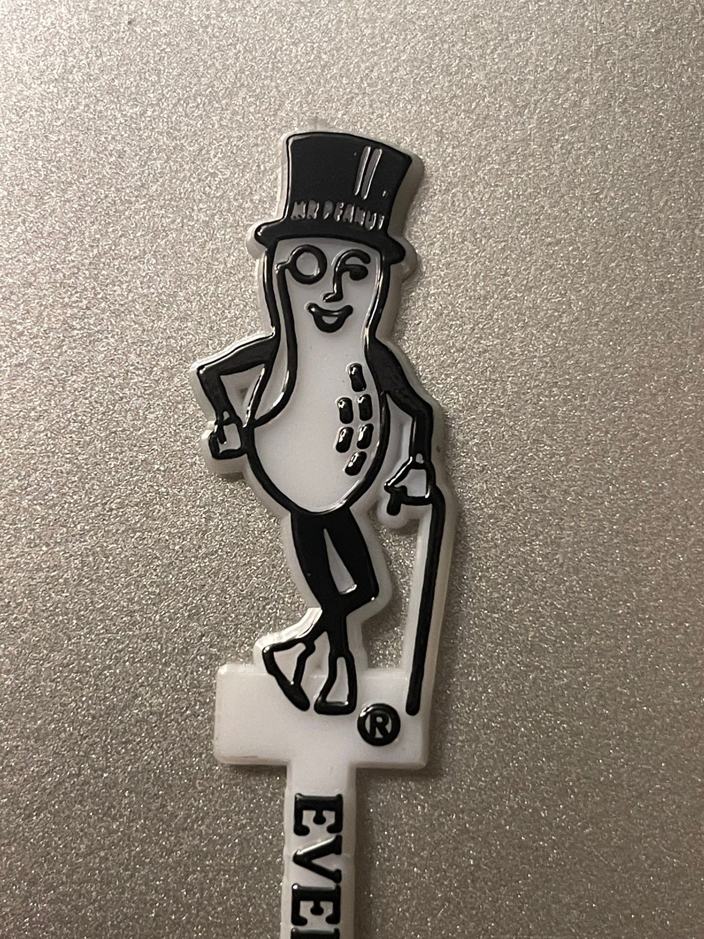 Mr. Peanut 木製キャラクタースタンド Mr. Peanut® Statue
