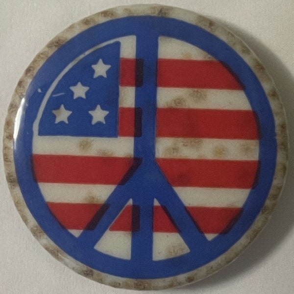 Vintage 1960s Vietnam War USA American Flag Peace Pin Pinback, Historic Piece!