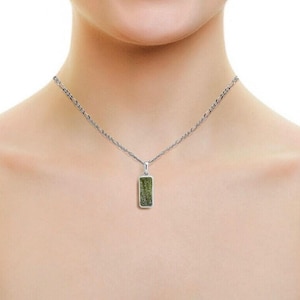 Colar de moldavita bruta, cristal de cura para o amor, equilíbrio do chacra cardíaco, crescimento espiritual, pedra de transformação, presente para ela