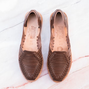 Huarache Sandals, Mexican Loafers, Brown Sandals, Vintage Style Sandals, Summer Shoes, Leather Huaraches, Cafe Sandals