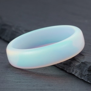 Anello in opale bianco, anello iridescente, fede nuziale da uomo, fede nuziale da donna, anello per anniversario, anello di fidanzamento, anello importante, anello da 6 mm