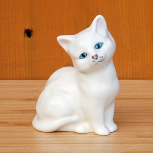 Royal Doulton Persian Cat/ Kitten Figure image 1