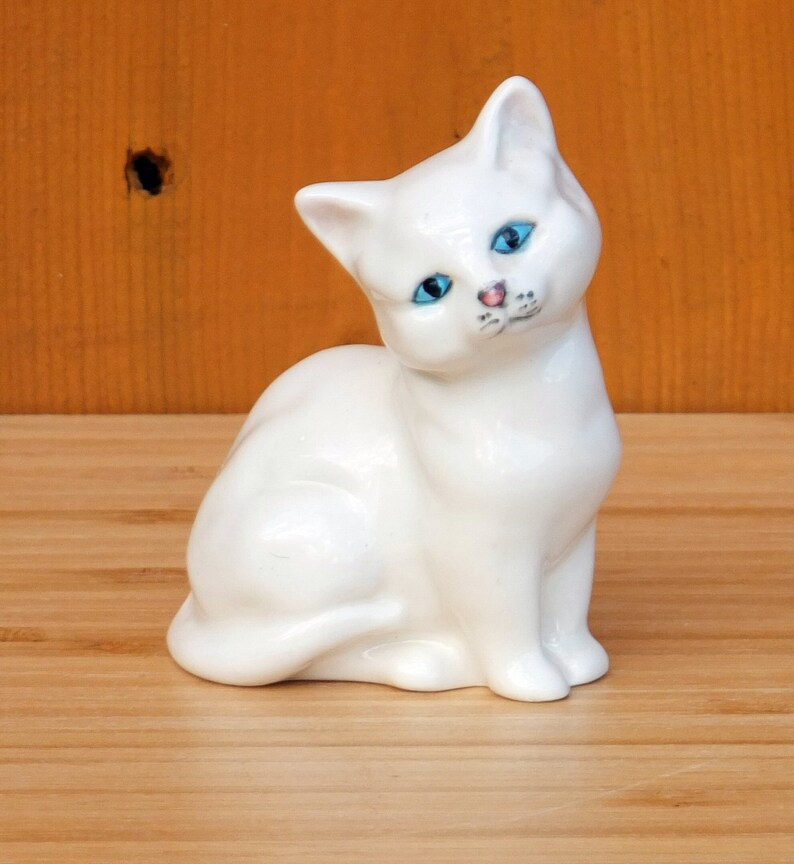 Royal Doulton Persian Cat/ Kitten Figure image 1