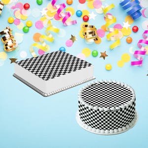 Könnte beinhalten: Zwei Kuchen, die mit einem schwarz-weißen Karomuster verziert sind. Die Kuchen stehen auf einem hellblauen Hintergrund mit bunten Konfetti und Luftschlangen.