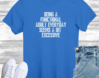 Een functionele volwassene zijn lijkt elke dag een beetje overdreven T-shirt cadeau, grappig shirt voor volwassenen, T-shirt humor volwassenheid, cadeau voor moeder vader, grappige zin