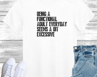 Een functionele volwassene zijn lijkt elke dag een beetje overdreven T-shirt cadeau, grappig shirt voor volwassenen, T-shirt humor volwassenheid, cadeau voor moeder vader, grappige zin
